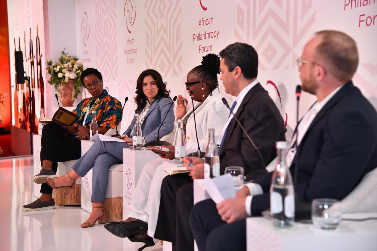 Vongai Nyahunzvi moderating a panel discussion at the Africa Philanthropy Forum.